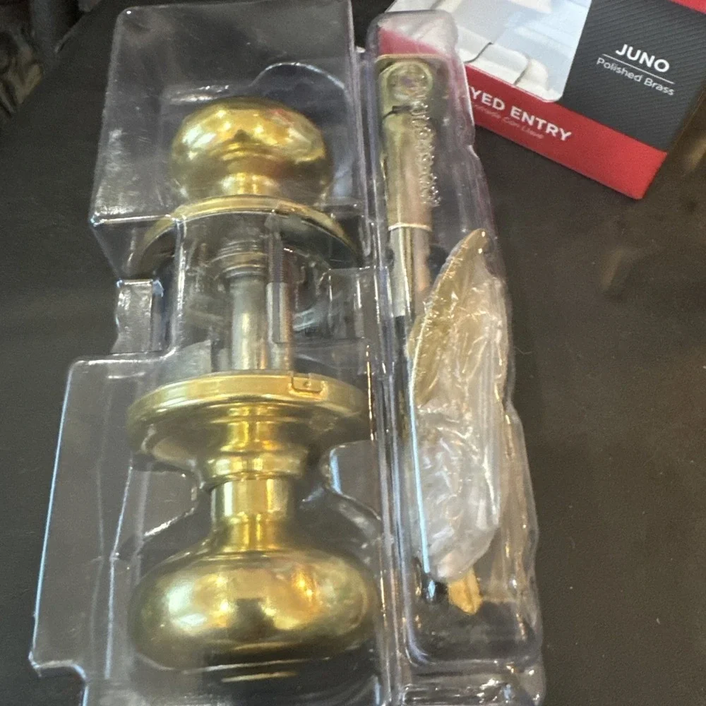 Kwikset‎ Juno SmartKey Polished Brass Entry Door Knob 97402-734